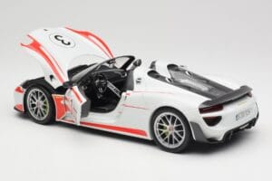 Porsche 918 Spyder Weissach Package Salzburg Minichamps 1:18 110062441 Metalli — kuva 5 / 8