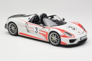 Porsche 918 Spyder Weissach Package Salzburg Minichamps 1:18 110062441 Metalli — kuva 6 / 8