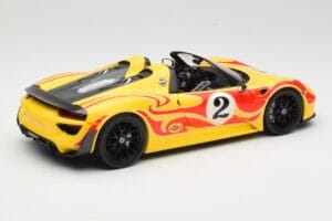 Porsche 918 Spyder Weissach Package Keltainen Raidoilla Minichamps 1:18 110062446 Metalli — kuva 3 / 8