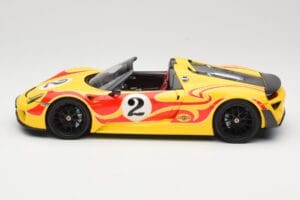 Porsche 918 Spyder Weissach Package Keltainen Raidoilla Minichamps 1:18 110062446 Metalli — kuva 4 / 8