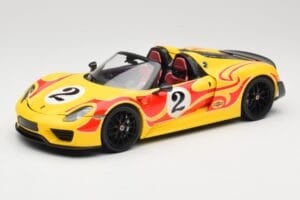 Porsche 918 Spyder Weissach Package Keltainen Raidoilla Minichamps 1:18 110062446 Metalli