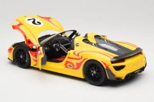 Porsche 918 Spyder Weissach Package Keltainen Raidoilla Minichamps 1:18 110062446 Metalli — kuva 5 / 8