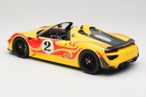 Porsche 918 Spyder Weissach Package Keltainen Raidoilla Minichamps 1:18 110062446 Metalli — kuva 7 / 8