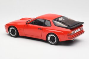 Porsche 924 Carrera GT Guards Punainen AUTOart 1:18 78003 Metalli — kuva 7 / 8