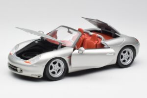 Porsche Boxster 986 Hopea Maisto 1:18 37800-M3 Metalli — kuva 2 / 8