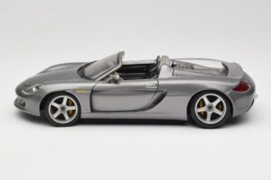 Porsche Carrera GT Harmaa Metallinhohto Maisto 1:18 36622-R1 Metalli — kuva 4 / 8