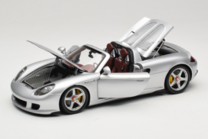 Porsche Carrera GT Silver Metallic Minichamps 1:18 WAP02103014 Metalli — kuva 2 / 8