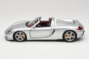 Porsche Carrera GT Silver Metallic Minichamps 1:18 WAP02103014 Metalli — kuva 4 / 8