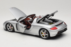 Porsche Carrera GT Silver Metallic Minichamps 1:18 WAP02103014 Metalli — kuva 5 / 8