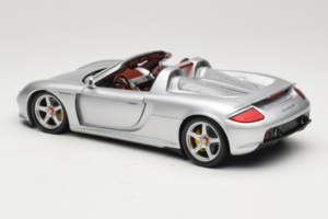 Porsche Carrera GT Silver Metallic Minichamps 1:18 WAP02103014 Metalli — kuva 7 / 8