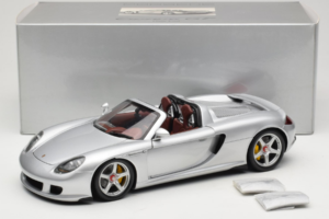 Porsche Carrera GT Silver Metallic Minichamps 1:18 WAP02103014 Metalli — kuva 8 / 8