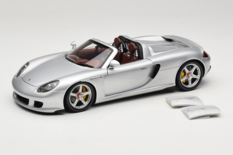 Porsche Carrera GT Silver Metallic Minichamps 1:18 WAP02103014 Metalli