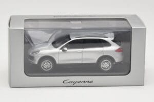 Porsche Cayenne 958 Hopea Minichamps 1:43 WAP0200020B Metalli — kuva 4 / 4