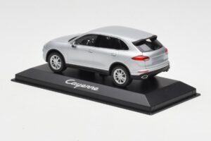 Porsche Cayenne 958 Hopea Minichamps 1:43 WAP0200020E Metalli — kuva 3 / 4