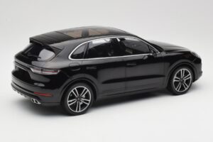 Porsche Cayenne 958 Turbo S Musta Minichamps 1:18 155066070 Metalli — kuva 2 / 6