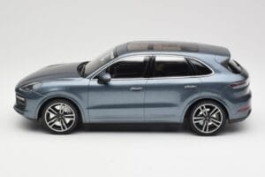 Porsche Cayenne 958 Turbo S Blue Metallic Minichamps 1:18 155066071 Metalli — kuva 3 / 6