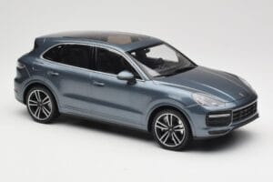 Porsche Cayenne 958 Turbo S Blue Metallic Minichamps 1:18 155066071 Metalli — kuva 4 / 6