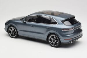 Porsche Cayenne 958 Turbo S Blue Metallic Minichamps 1:18 155066071 Metalli — kuva 5 / 6