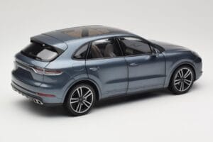 Porsche Cayenne 958 Turbo S Blue Metallic Minichamps 1:18 110066070 Metalli — kuva 3 / 8