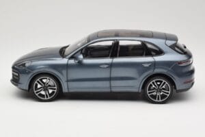Porsche Cayenne 958 Turbo S Blue Metallic Minichamps 1:18 110066070 Metalli — kuva 4 / 8