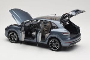 Porsche Cayenne 958 Turbo S Blue Metallic Minichamps 1:18 110066070 Metalli — kuva 5 / 8
