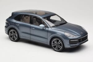 Porsche Cayenne 958 Turbo S Blue Metallic Minichamps 1:18 110066070 Metalli — kuva 6 / 8