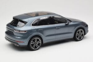 Porsche Cayenne 958 Turbo S Blue Metallic Minichamps 1:18 155066071 Metalli — kuva 2 / 6