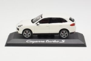Porsche Cayenne 958 Turbo S Valkoinen Minichamps 1:43 WAP0200220C Metalli