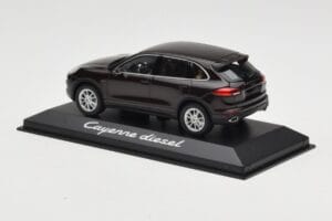 Porsche Cayenne 958 Diesel Acajou Brown Minichamps 1:43 WAP0200030E Metalli — kuva 3 / 4