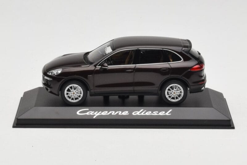 Porsche Cayenne 958 Diesel Acajou Brown Minichamps 1:43 WAP0200030E Metalli