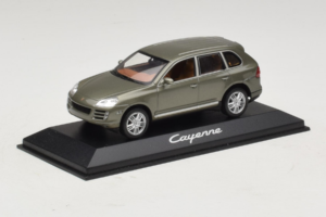 Porsche Cayenne Grey Metallic Minichamps 1:43 WAP02061317 Metalli — kuva 2 / 4