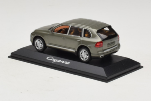 Porsche Cayenne Grey Metallic Minichamps 1:43 WAP02061317 Metalli — kuva 3 / 4
