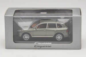 Porsche Cayenne Grey Metallic Minichamps 1:43 WAP02061317 Metalli — kuva 4 / 4