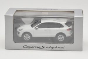 Porsche Cayenne 958 S e-Hybrid Valkoinen Minichamps 1:43 WAP0200040E Metalli — kuva 4 / 4
