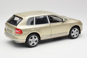Porsche Cayenne Turbo 955 Beige Maisto 1:18 WAP02100113 Metalli — kuva 3 / 8