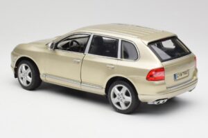 Porsche Cayenne Turbo 955 Beige Maisto 1:18 WAP02100113 Metalli — kuva 7 / 8