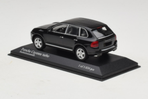 Porsche Cayenne 955 Turbo Black Metallic Minichamps 1:43 400061080 Metalli — kuva 3 / 5