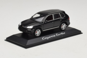 Porsche Cayenne Turbo Dark Green Metallic Minichamps 1:43 WAP02061117 Metalli — kuva 2 / 5