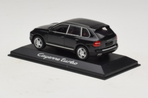 Porsche Cayenne Turbo Dark Green Metallic Minichamps 1:43 WAP02061117 Metalli — kuva 3 / 5