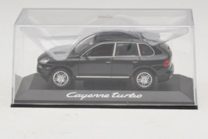 Porsche Cayenne Turbo Dark Green Metallic Minichamps 1:43 WAP02061117 Metalli — kuva 4 / 5