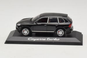 Porsche Cayenne Turbo Dark Green Metallic Minichamps 1:43 WAP02061117 Metalli