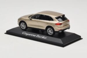 Porsche Cayenne 958 Turbo Kulta Minichamps 1:43 WAP0200050E Metalli — kuva 3 / 4