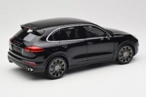 Porsche Cayenne Turbo S 958 Black Metallic Minichamps 1:18 110064000 Metalli — kuva 3 / 8
