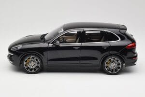 Porsche Cayenne Turbo S 958 Black Metallic Minichamps 1:18 110064000 Metalli — kuva 4 / 8