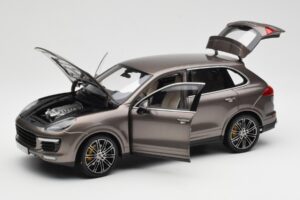 Porsche Cayenne E2 Turbo S Umbra Metallic Minichamps 1:18 WAP0213020F Metalli — kuva 2 / 8