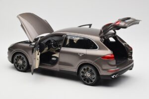 Porsche Cayenne E2 Turbo S Umbra Metallic Minichamps 1:18 WAP0213020F Metalli — kuva 5 / 8
