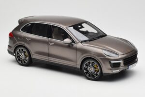 Porsche Cayenne E2 Turbo S Umbra Metallic Minichamps 1:18 WAP0213020F Metalli — kuva 6 / 8