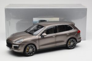 Porsche Cayenne E2 Turbo S Umbra Metallic Minichamps 1:18 WAP0213020F Metalli — kuva 8 / 8