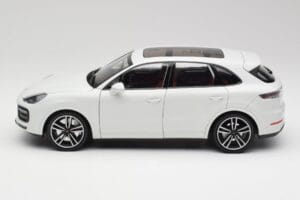 Porsche Cayenne 9YA Turbo Valkoinen Metallic Minichamps 1:18 155042560 Metalli — kuva 4 / 8