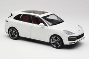 Porsche Cayenne 9YA Turbo Valkoinen Metallic Minichamps 1:18 155042560 Metalli — kuva 6 / 8